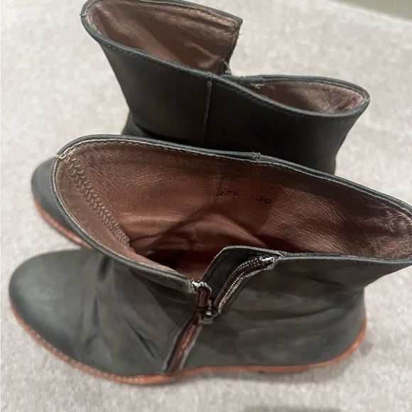 Boots - Picture 2 of 3